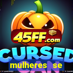 mulheres se exibindo ao vivo